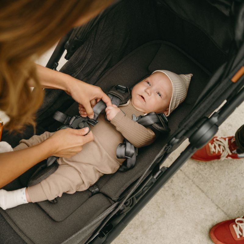 Poussette Metro 3 Deluxe Jet Black Ergobaby Ambiance 9