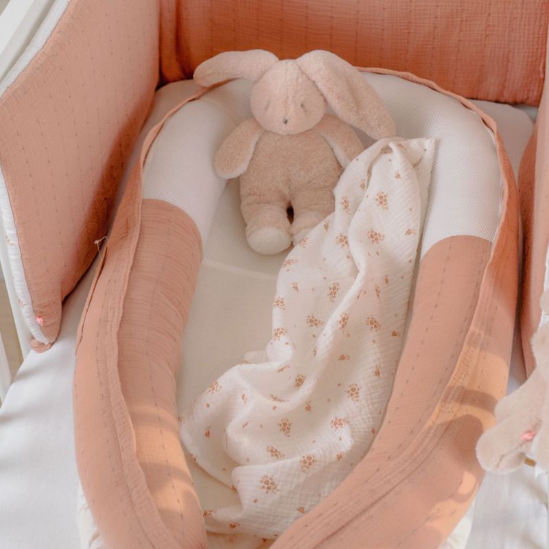 Réducteur Kokkoony en mousseline de coton bio Rose Noukie's Ambiance 2