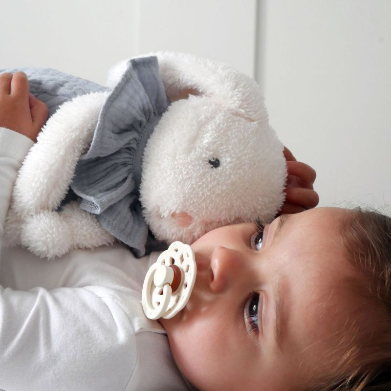 Peluche lapin Cloud (34 cm) Walking Mum Ambiance 7