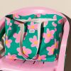 Sac cabas Claude Big Flowers Hindbag x We Are Jolies Hindbag Ambiance 2