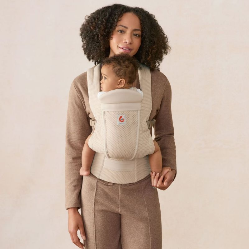 Porte bébé Omni Lite Mesh Natural Beige Ergobaby Ambiance 5