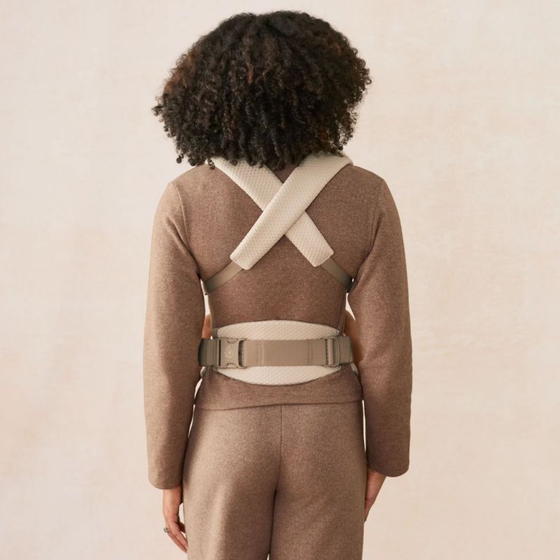 Porte bébé Omni Lite Mesh Natural Beige Ergobaby Ambiance 7