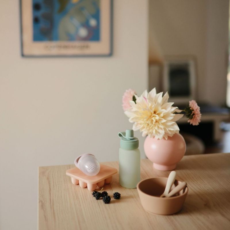 Coffret d'initiation au repas Fresh Food Cambridge Blue (5 pièces) Mushie Ambiance 3