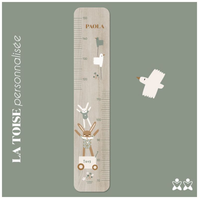 Toise en bois Lapin doudou sauge personnalisable Charlie et Suzie Ambiance 3