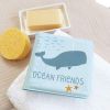 Livre de bain Ocean Friends  par A Little Lovely Company