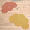 Tapis nuage en coton jaune moutarde (67 x 100 cm)  par Lilipinso
