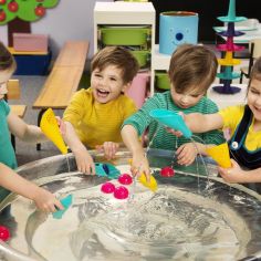 Jouet de plage multifonctions Cuppi bleu cabana