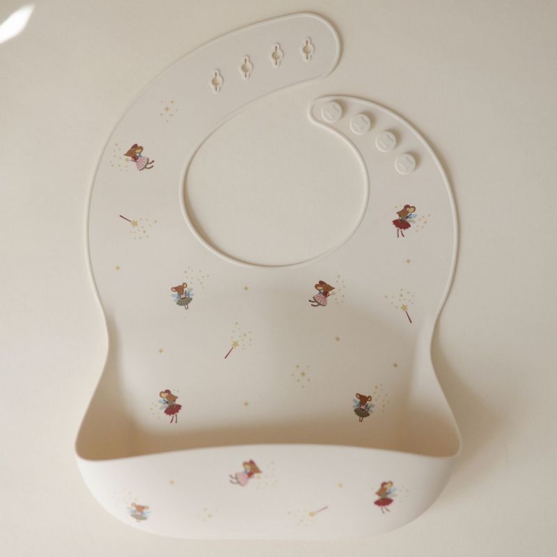 Bavoir à poche en silicone Fairy Mice Mushie Ambiance 3