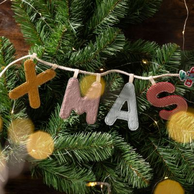 Lettre phosphorescente en tissu à suspendre A Bleu