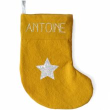 Chaussette de Noël jaune moutarde étoile (personnalisable)  par Les Griottes