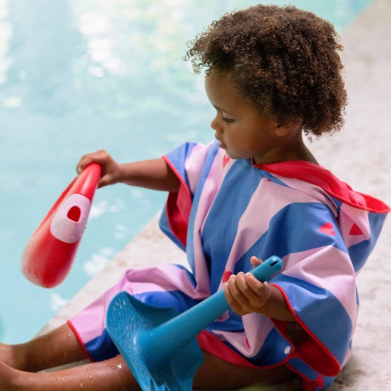 Poncho de plage Cerise (60 x 60 cm) Quut Ambiance 4