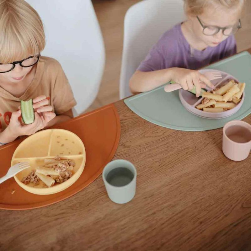 Assiette à compartiments en silicone avec ventouse Pale Daffodil - Reconditionné Mushie Produit 4