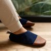 Chaussons Les Petits Jerseys Bleu Profond (pointures 24-26) Les Pas Petits Ambiance 2