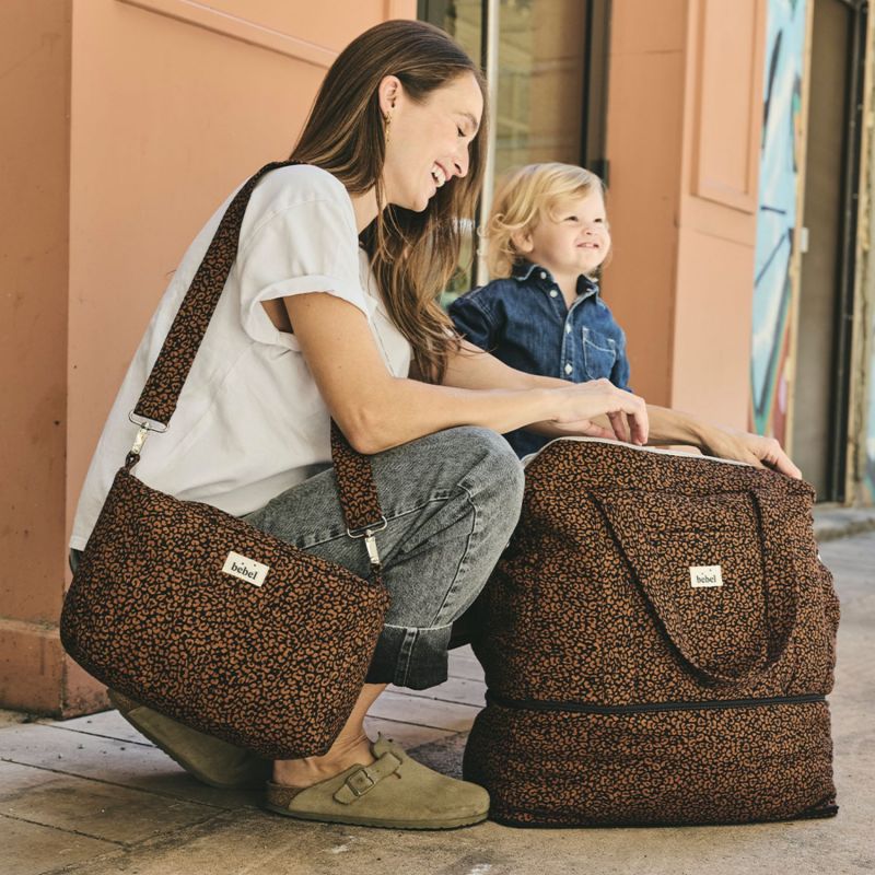 Sac à langer bandoulière 24/48h Léopard noir BEBEL Ambiance 5