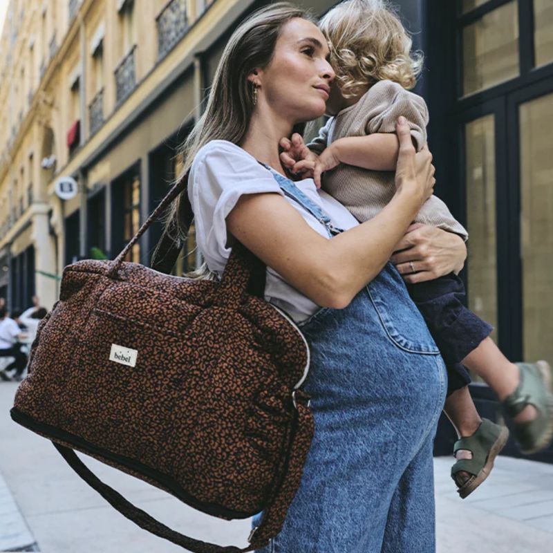 Sac à langer bandoulière 24/48h Léopard noir BEBEL Ambiance 7