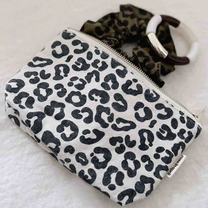 Pochette Sofia Graou Greige Rose in April Ambiance 3