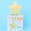 Petite veilleuse étoile jaune (14 cm)  par A Little Lovely Company