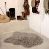 Tapis en laine Woolly Sheep gris (110 x 75 cm)  par Lorena Canals