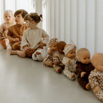 Poupée Romy avec tenue col Gaze Léopard Marron