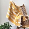 Serviette de plage rayée Soleil personnalisable (70 x 140 cm) L'oiseau bateau Ambiance 2