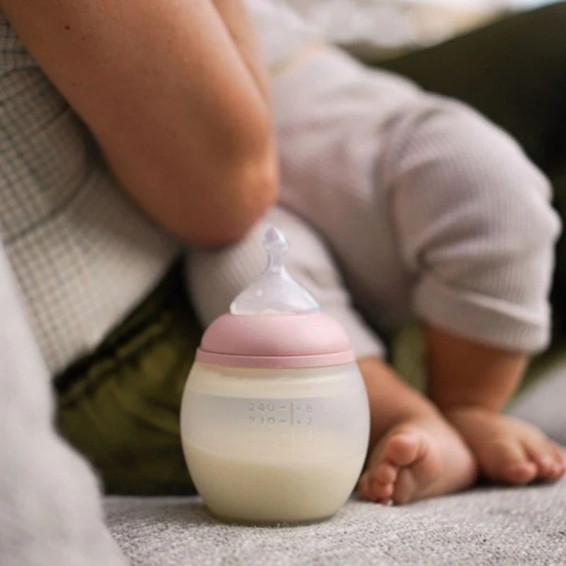 Biberon anti-colique en silicone Nude (150ml) Elhée Ambiance 2