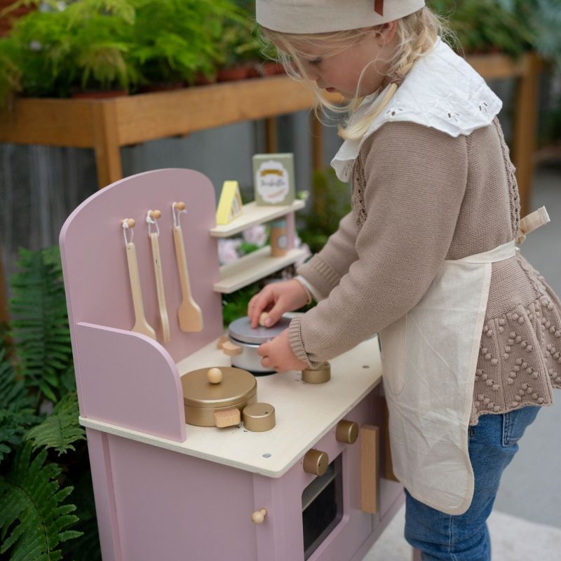 Cuisinière en bois rose Jabadabado Ambiance 3