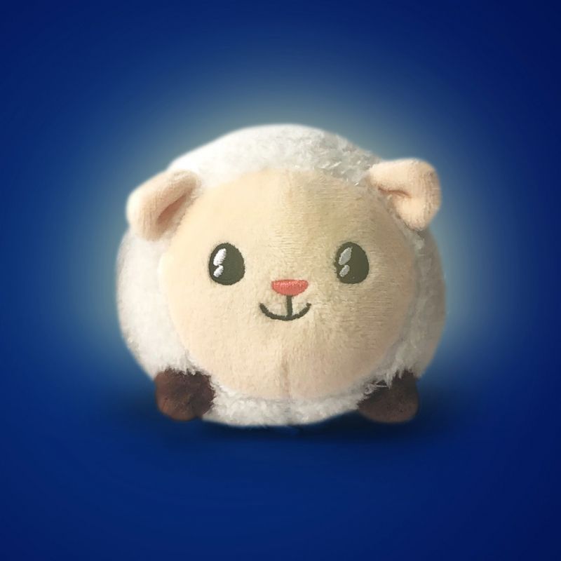 Image d'ambiance de présentation du produit Hochet peluche lumineux mouton Shakie (9,5 cm) - Pabobo