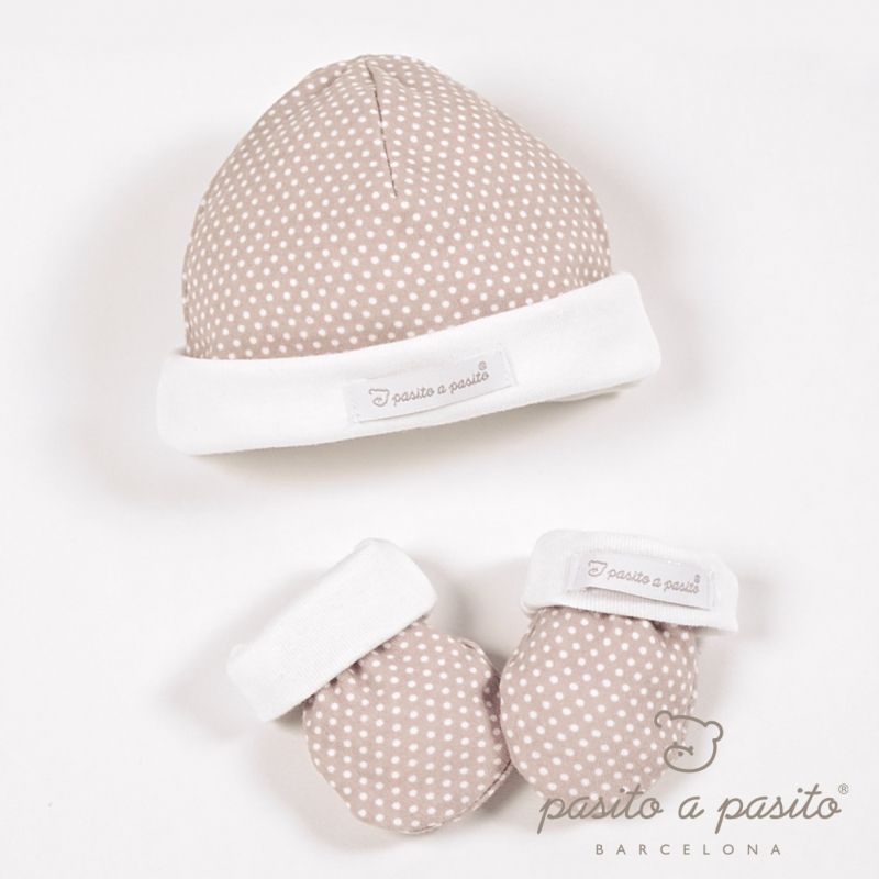 Coffret bonnet et moufles pois beige Pasito a pasito