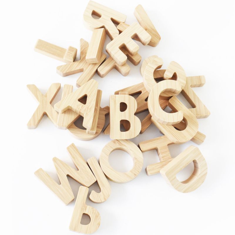 Alphabet en bambou Wee Gallery