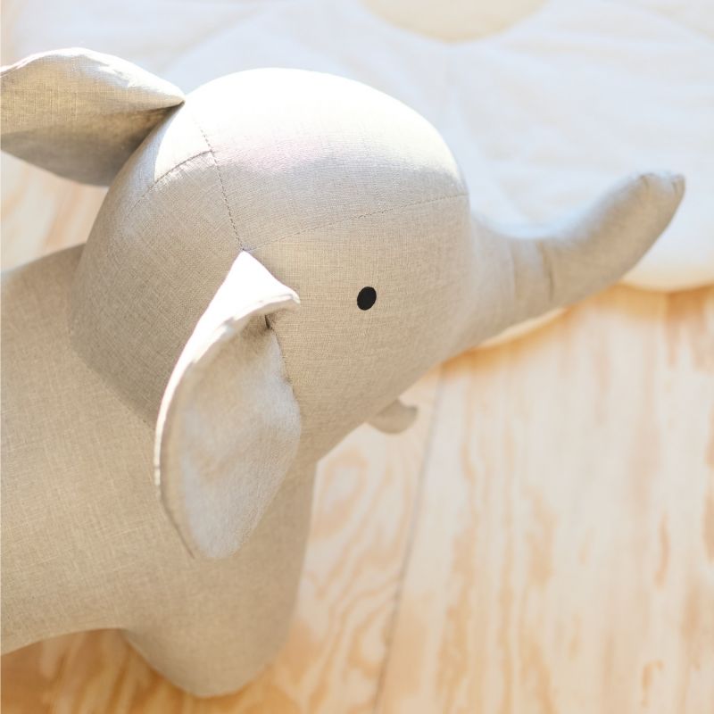 Peluche géante éléphant lin (55 cm) Childhome Ambiance 6