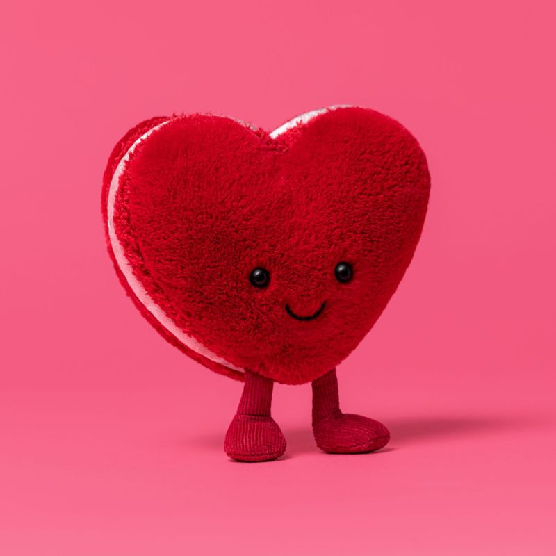 Peluche Amuseable Macaron Arlette cœur rouge (13 cm) Jellycat Ambiance 2