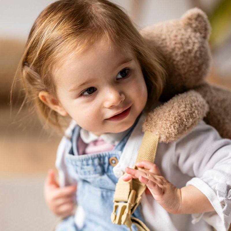 Sac à dos peluche Teddy Ours Caramel Nattou Ambiance 4