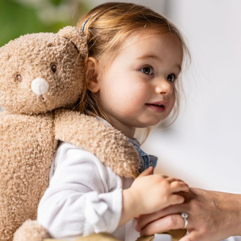 Sac à dos peluche Teddy Ours Caramel Nattou Ambiance 5