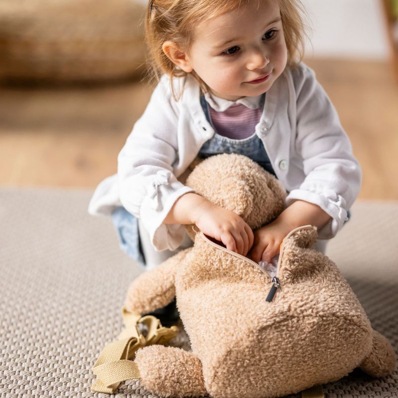 Sac à dos peluche Teddy Ours Caramel Nattou Ambiance 6