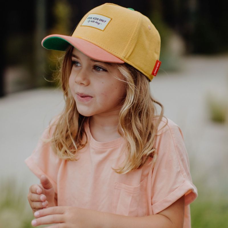 Image d'ambiance de présentation du produit Casquette Mini Sunset (2-5 ans) - Hello Hossy