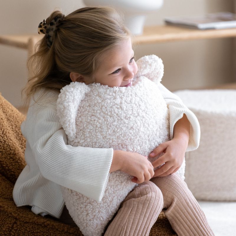 Coussin ours Cream White molletonné Wigiwama Ambiance 4
