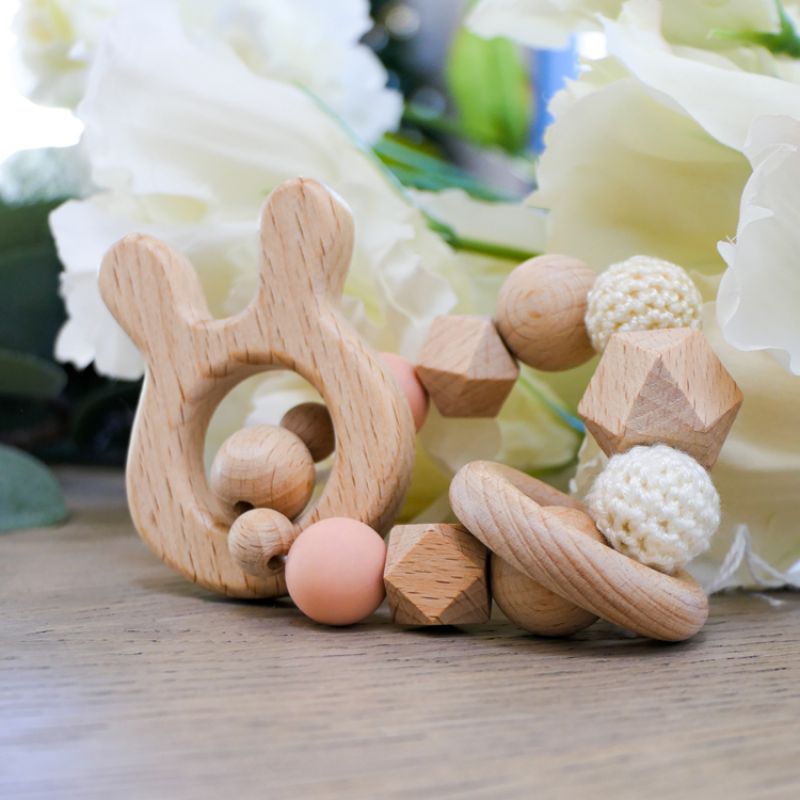 Anneau de dentition en bois Lapin blanc cassé et rose pâle Tata Lucette