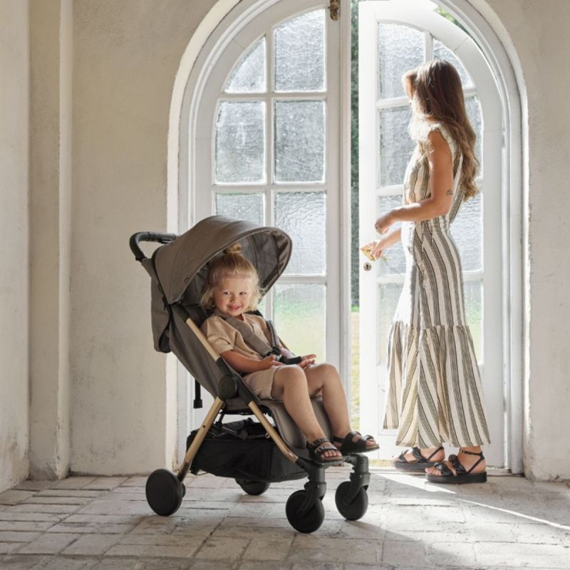 Poussette compacte Mondo Tender Taupe Elodie Details Ambiance 2