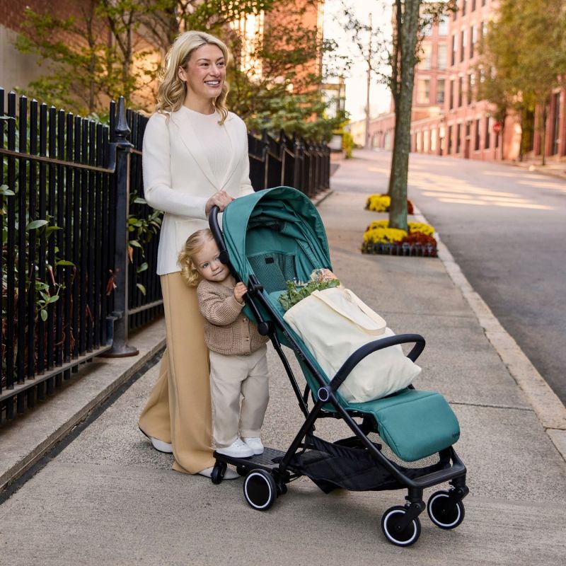 Poussette 2 en 1 3D Travel Mate Luxe Evergreen Kids2 Ambiance 7
