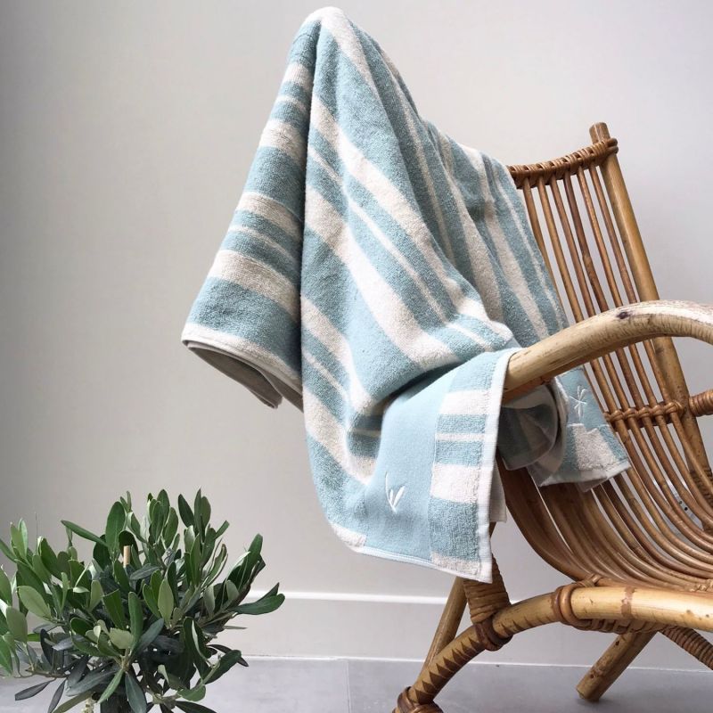 Serviette de plage rayée Lagon personnalisable (70 x 140 cm) L'oiseau bateau Ambiance 2