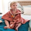 Poncho de bain marsala écureuil personnalisable (0-5 ans) L'oiseau bateau Ambiance 2
