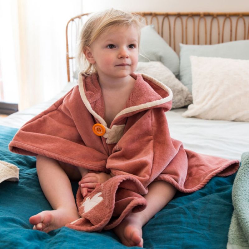 Poncho de bain marsala écureuil personnalisable (0-5 ans) L'oiseau bateau Ambiance 2