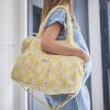 Sac à langer Comme un bonbon Romy damier jaune BEBEL Ambiance 2