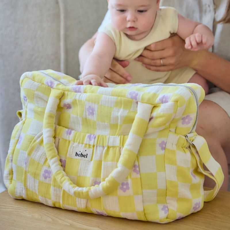 Sac à langer Comme un bonbon Romy damier jaune BEBEL Ambiance 1