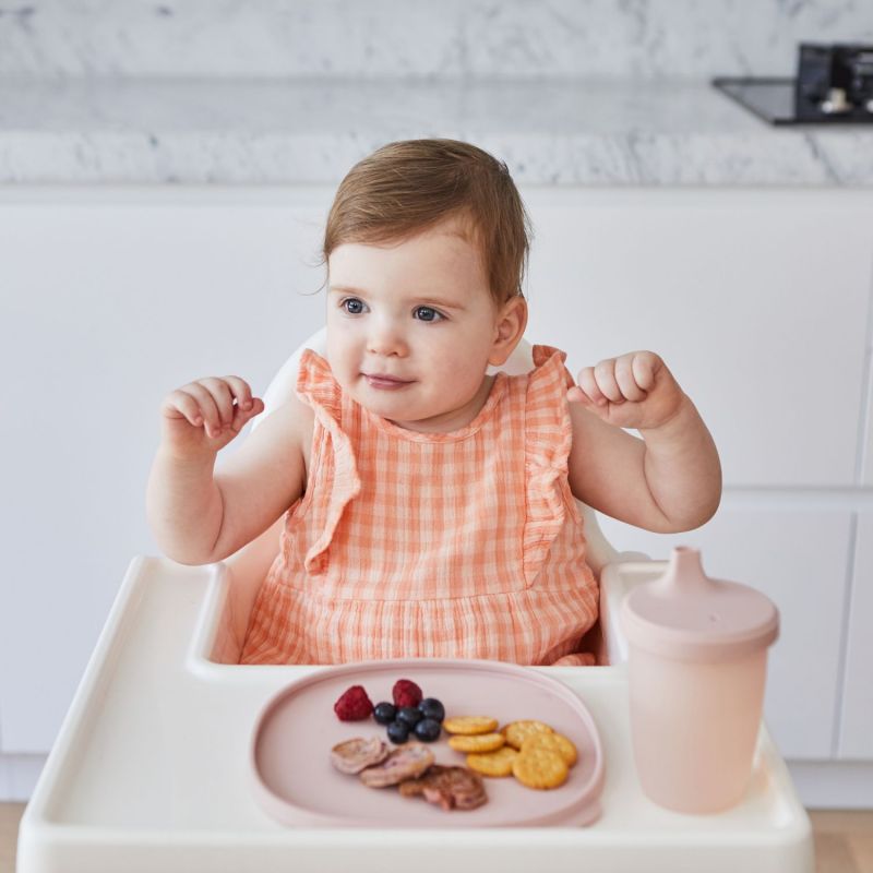 Tasse d'apprentissage évolutive Blush (240 ml) B.Box Ambiance 9