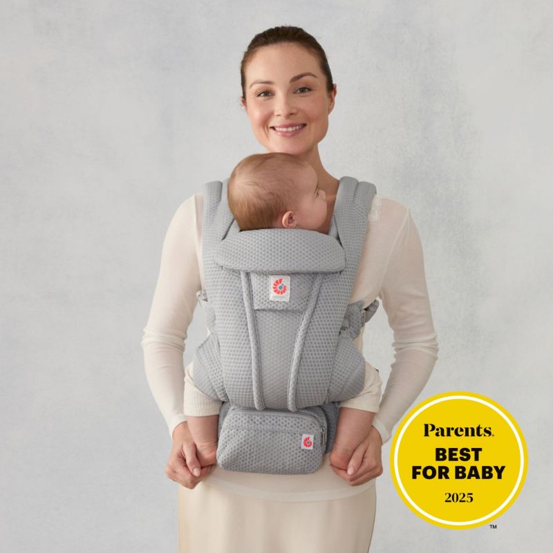 Porte bébé Omni Deluxe Mesh Gris Clair Ergobaby Ambiance 7