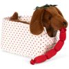 Peluche chien saucisse chorizo et son panier Konges Sløjd Produit 1
