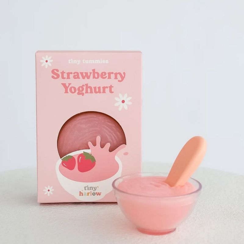 Bol Yaourt à la fraise pour poupée Tiny Harlow Ambiance 2