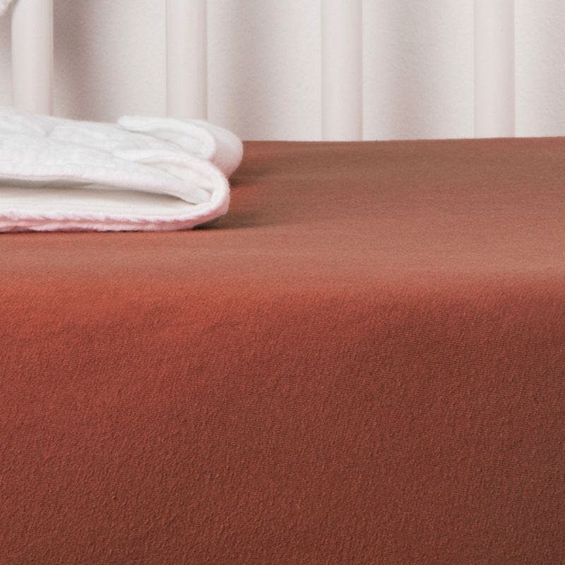 Drap housse en coton bio Terracotta (50 x 83 cm) Kadolis Ambiance 2