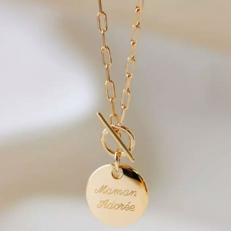 Collier chaîne médaille personnalisable (plaqué or) Petits trésors Ambiance 2